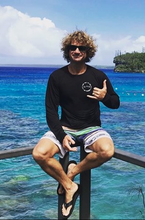 Brad-manuel-not-sponsored-surf-lifou-island-lifes-short-bamboo-shirt